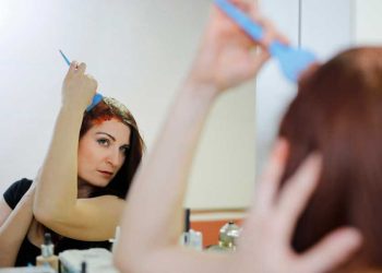 پاک کردن لکه رنگ مو از روی پوست با روش های سریع و کاربردی